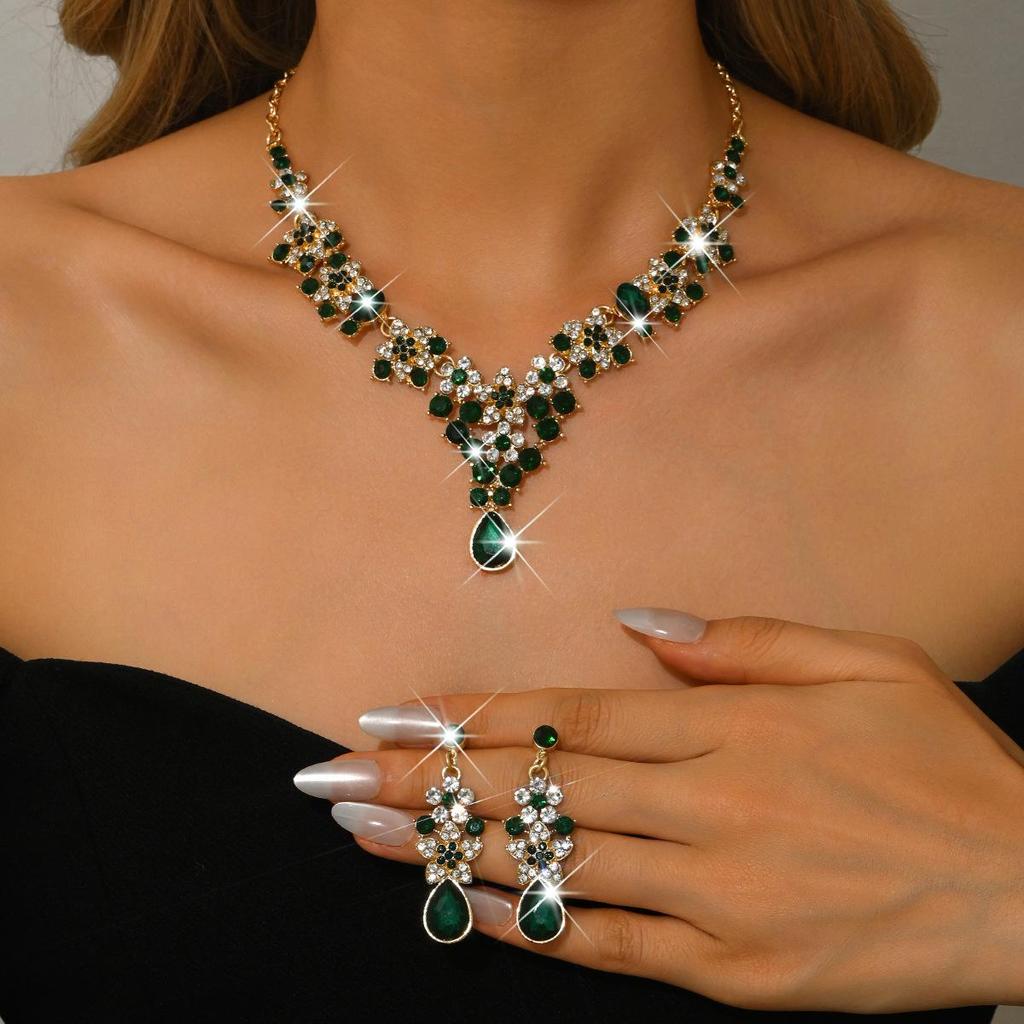 Elegant Rhinestone Floral Jewelry Set: European & American Bride Necklace & Earrings for High-End Parties
