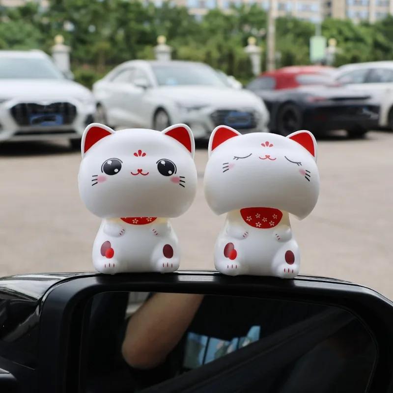 Solar Powered Cute Nod Head Cat Wealth Waving Decoration Cute Swinging Nodding Ornaments for Car Desktop Decorations Gift Doll