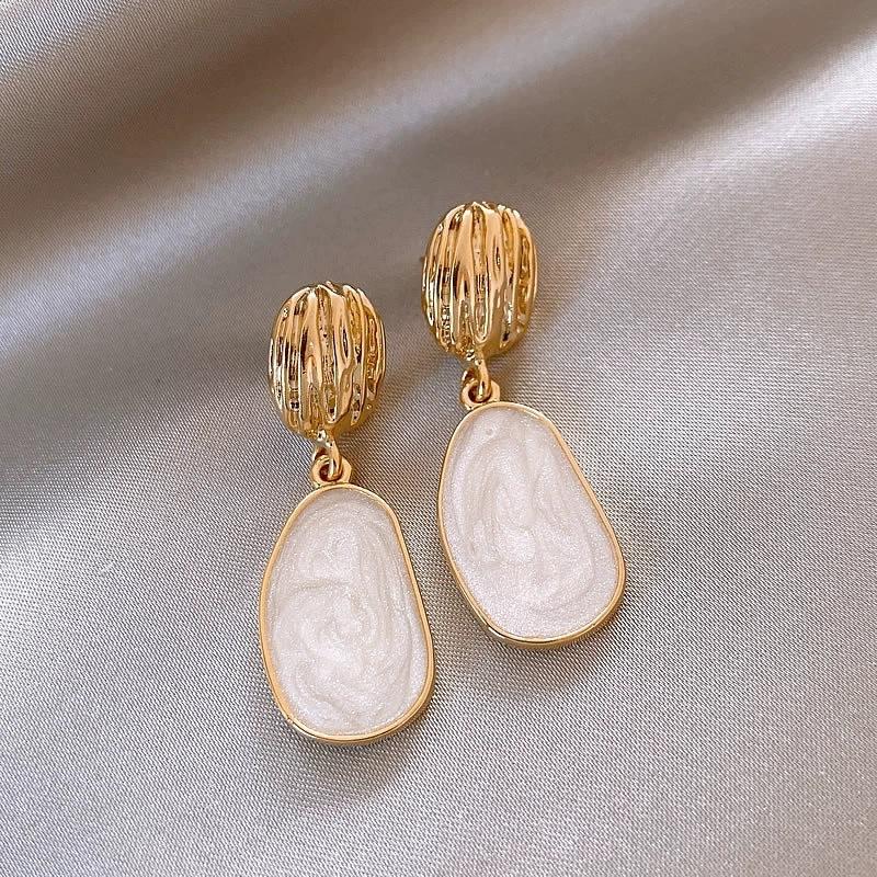 Nuovi Orecchini Lunghi Pendenti di Moda per Donna Ciondoli in Acrilico Beige Esagerati