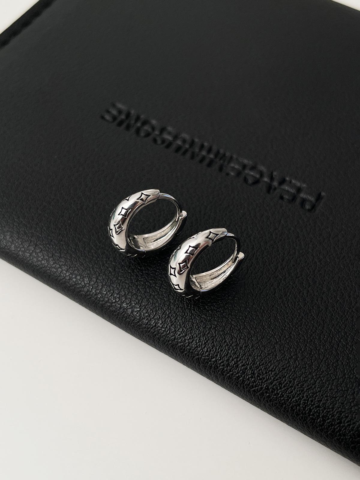 

Винтажные серьги в виде четырехконечной звезды женские изысканные нишевые высококлассные серьги с серебряной иглой модные новые серьги клипсы 925 silver needle