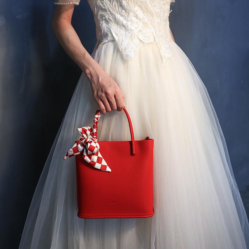 

Red bag 2025 new high-end wedding bag bridal wedding portable tote usually available bridesmaid bag