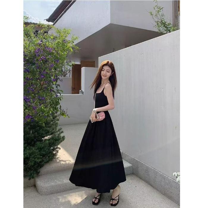 Solid color dress women's new Korean gentle suspender holiday style sweet skirt waist thin temperament long dress