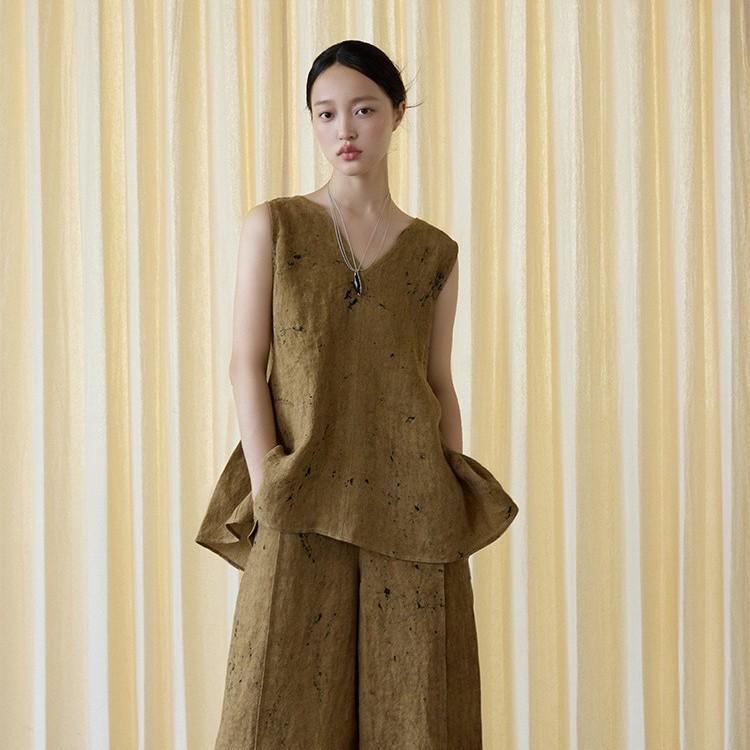 Autumn Origami-Inspired Sleeveless Linen Top with Mottled Texture