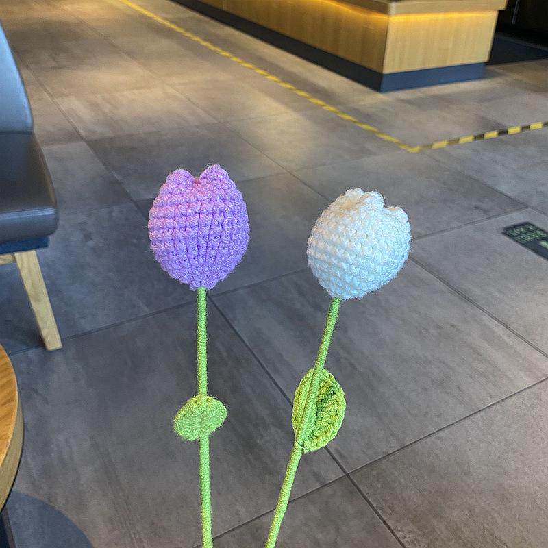 Buquê de Flores de Lã Tricotado à Mão: Ornamento de Rosa, Lírio, Girassol Presente