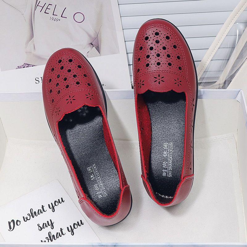 Летняя новая обувь из искусственной кожи удобные и нескользящие сандалии женская обувь с полыми дышащими отверстиями из мягкой кожи обувь на мягкой подошве 40 красный 1580₽