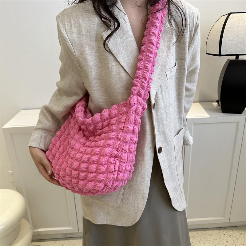 Popular fashion simple temperament commuter pleated bag women's 2025 one-shoulder armpit bag hand-held bucket bag trendy