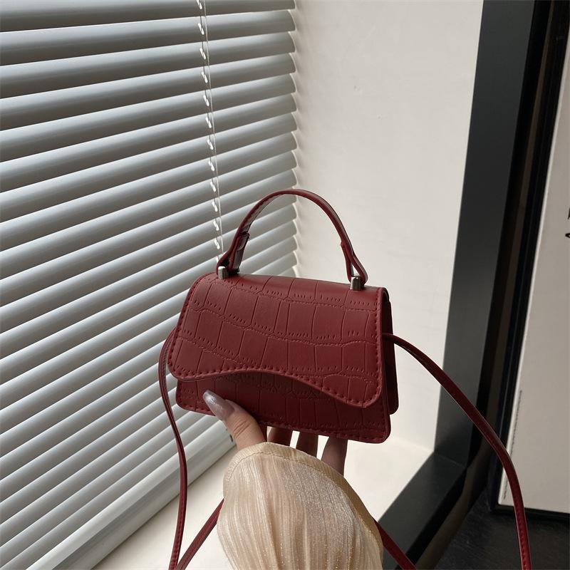 Women's Bag Autumn New Bag Niche Trend Messenger Bag Retro Versatile Commuter Small Square Bag Shoulder Bag