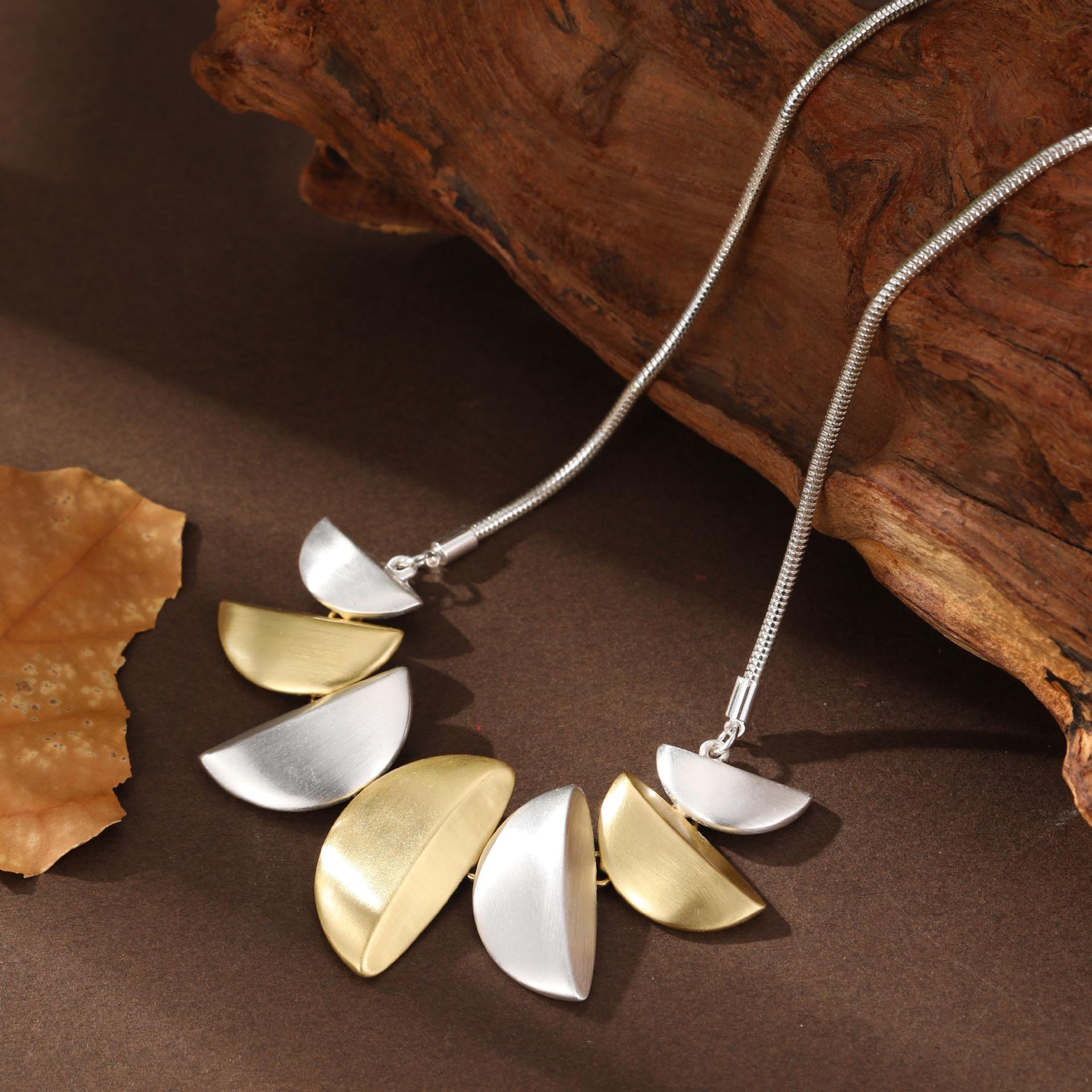 

Новое матовое геометрическое ожерелье-полумесяц, женское высококлассное матовое золото, матовое серебро, ожерелье-полумесяц