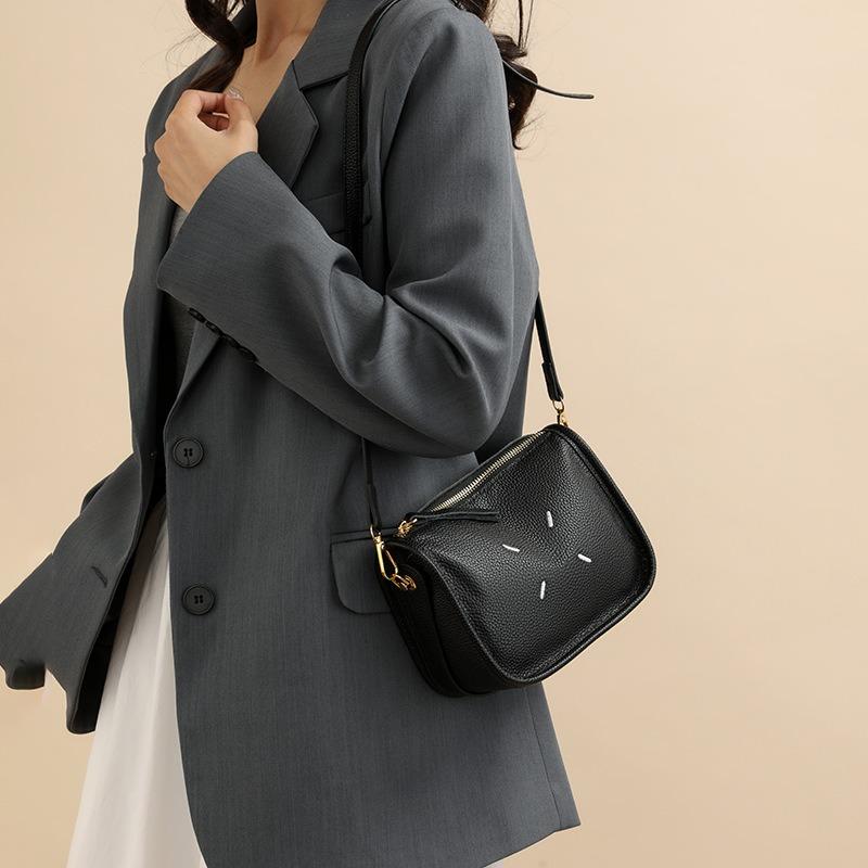 Crossbody small bag women's bag new fashionable versatile simple solid color shoulder bag to work commuter small bag women