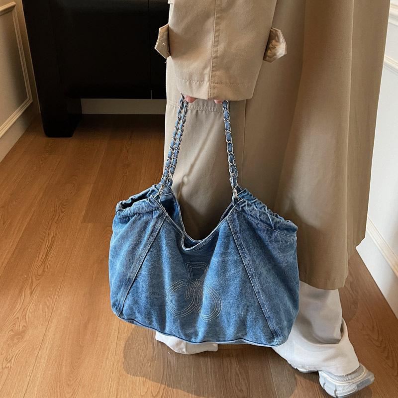 Schlaffe Denim-Großtasche Damenmode Große Tragetasche Herbst und Winter Vielseitige Ketten-Achseltasche