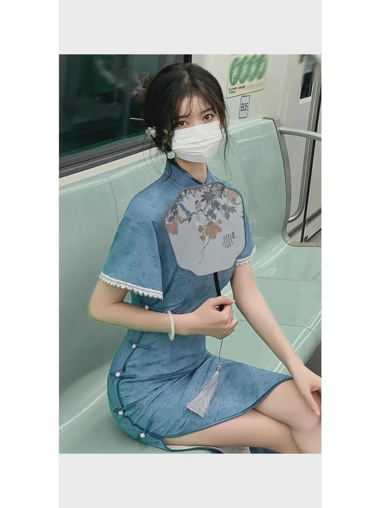 Chic Blue Cheongsam: Youthful Summer Elegance