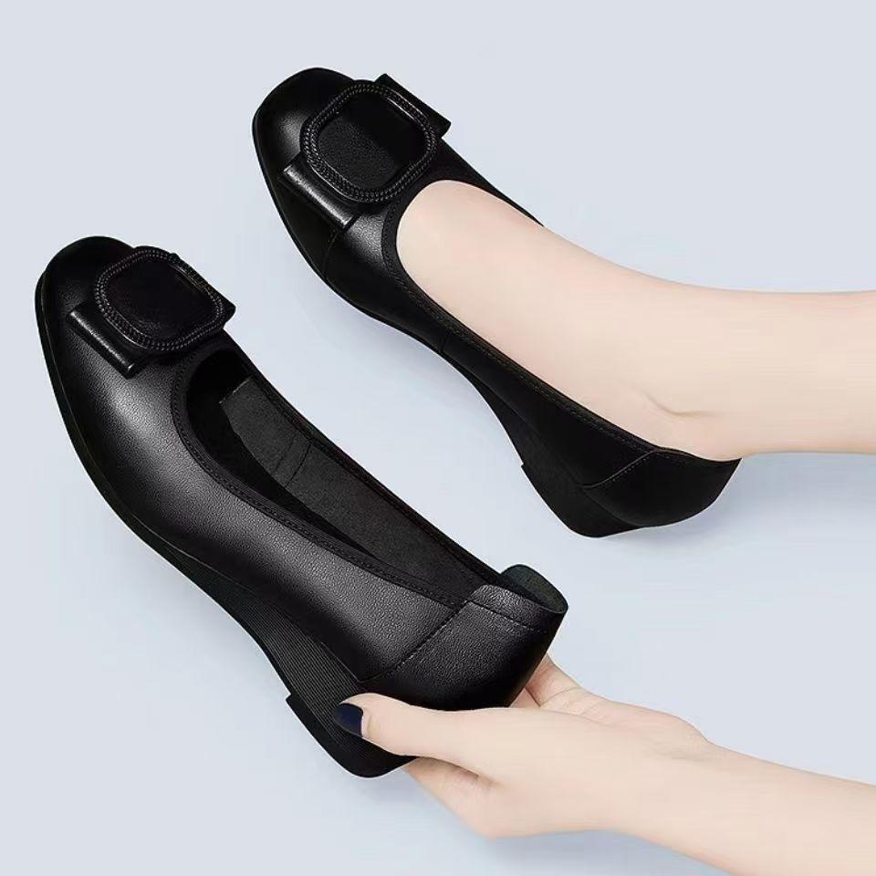 Shallow bevel heel single shoes women's 2025 new summer mid-heel black soft-soled soft leather one-pedal middle-aged mother leather shoes