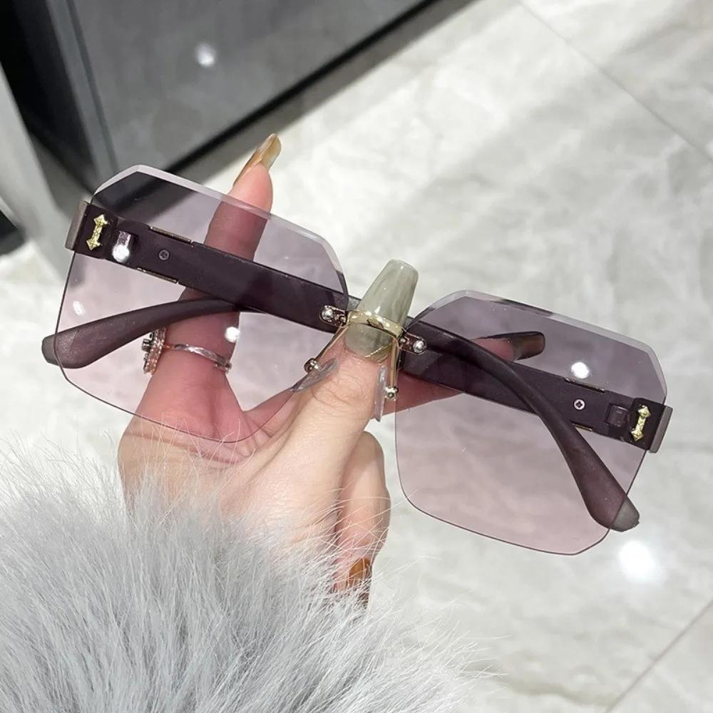 

Classic Large Square Sunglasses for Women Men Fashion Rimless Sunglasses UV400 Shades Protection Eyewear Gradient Color