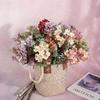 Decoração de casa – Flores e coroas artificiais