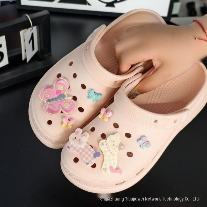 Luksusowy zestaw akcesoriów Crocs z motywem kotka: Zdejmowane ozdobne klamry do sandałów dla dziewczynek