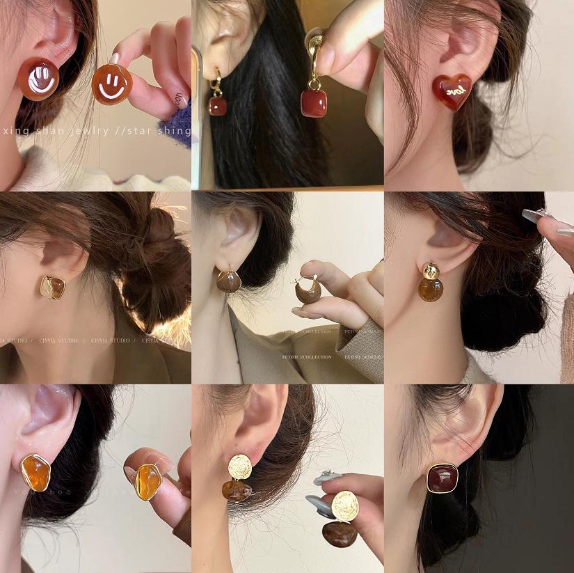 S925 Silver Needle Pearl Flower Stud Earrings - High-End Retro Jewelry for Autumn/Winter