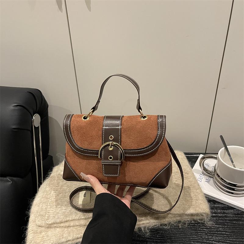 

Medieval suede handbag women s autumn and winter new trendy fashion high-end small square bag versatile messenger bag коричневий