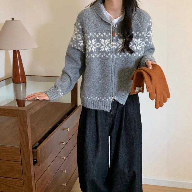 Retro gentle jacquard sweater jacket for women's autumn and winter new loose contrasting color zipper knitted cardigan for women