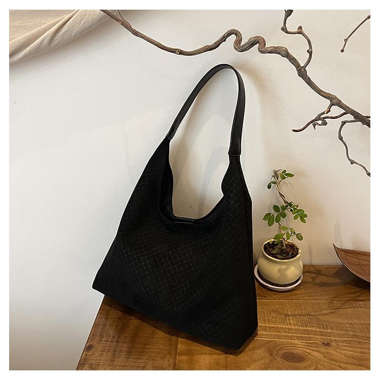 

Tote bag women s 2024 new large-capacity commuter bag autumn and winter versatile simple shoulder bag shopping bag чорний