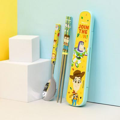Lilpang Toy Story Vacuum Junior Set cutie subțire cu lingură din oțel inoxidabil, culori mixte, lingură + betisoare + carcasă