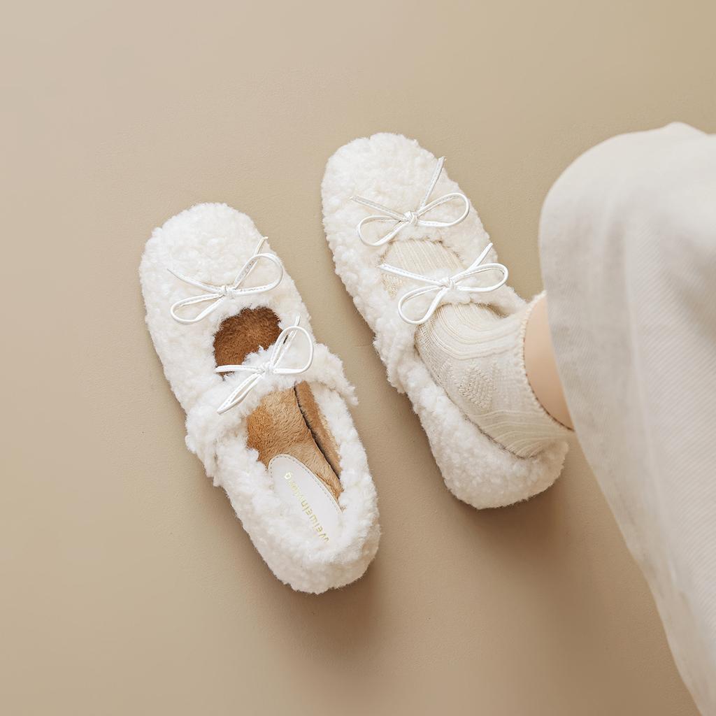 Weiwei girl 815-1 boty z jehněčí vlny dámské zimní bílé s mašlí vnitřní zvýšení výšky sametové ploché boty Mary Jane