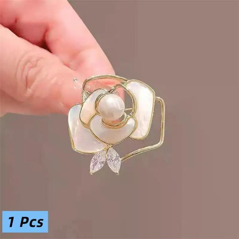 

1/2 PCS Camellia Pearl Brooch Badge Mourning Funeral Corsage Pin High-end French Elegant Clothes Scarf Accessories Brooch Gift