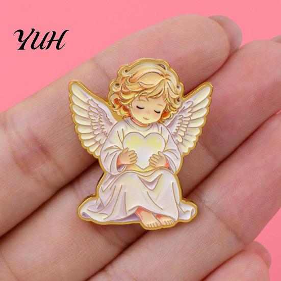 Sweet Style Jewelry Gifts Little Angel Brooch Pin for Women, Cute Guardian Holding Heart Lapel Stable Buckle Pins with Wings, Clothing Accessory