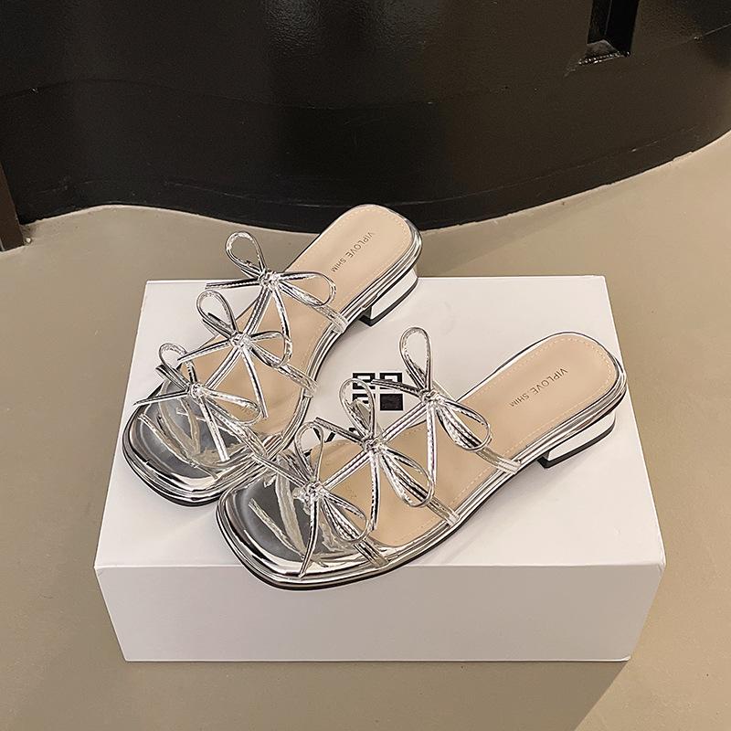 

Женская обувь на небольшом каблуке и сандалии для улицы, весенне-летняя новинка, толстый каблук и тонкие ремешки, серебристые сандалии с бантом. 40 серебряный