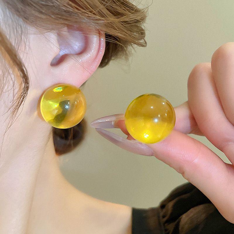 Żółte Świeże Kwiatowe Kolczyki Koła z Motylem dla Kobiet - Proste, Wszechstronne i Modne Geometryczne Wzornictwo.