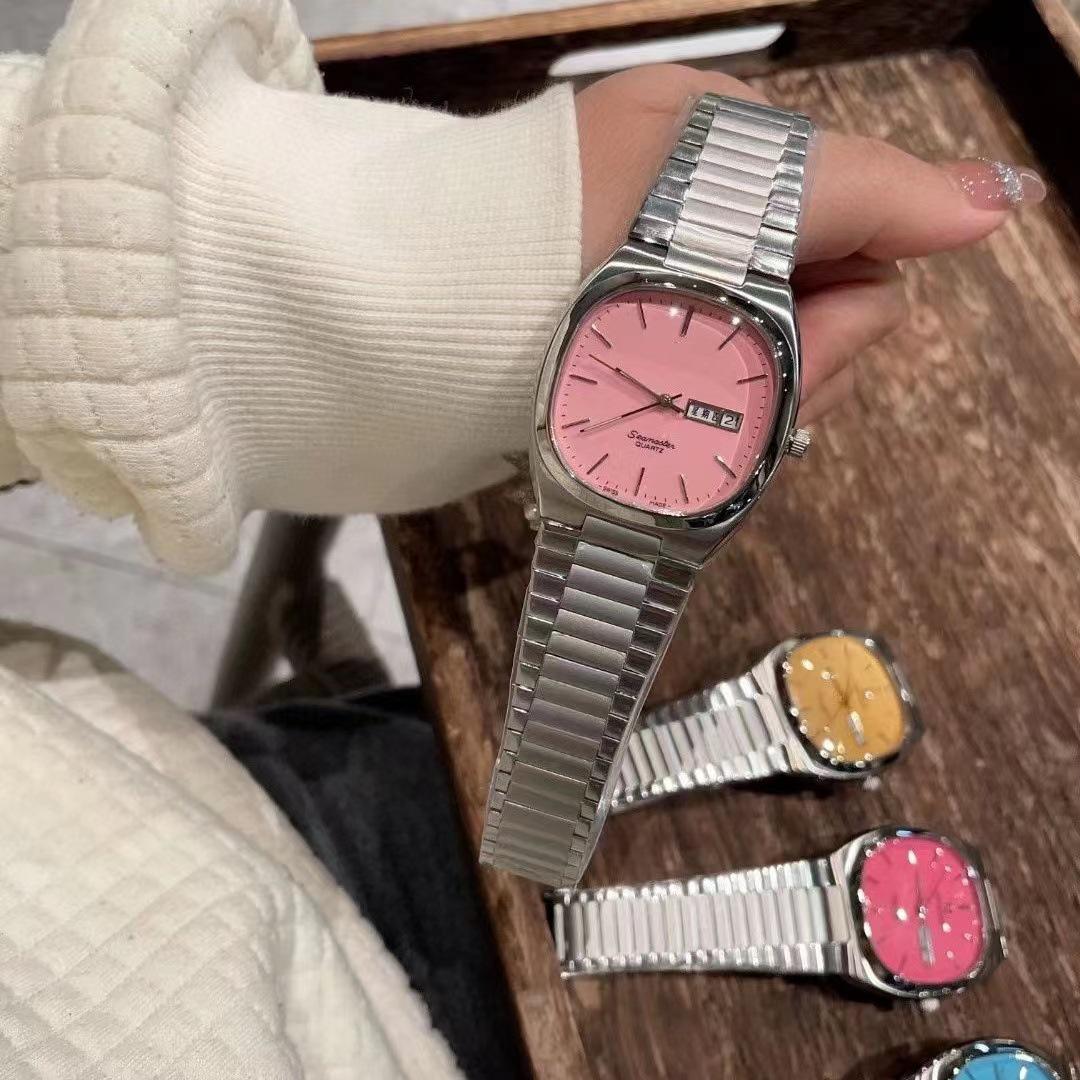 

Женские модные кварцевые часы: Винтажный дизайн телевизора с двойным календарем, стальной лентой и мотивом морского конька