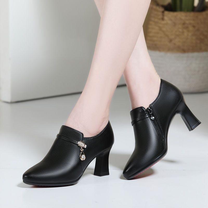 Модные женские ботинки Модные черные лакированные кожаные ботинки с боковой молнией Комфортные ботинки Осенние женские повседневные зимние черные туфли 35 чёрный 3746₽