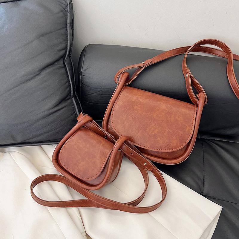 Popular Texture Messenger Bag 2024 New Korean Style Women s Bag Street Fashion Saddle Bag DarkBrown,S