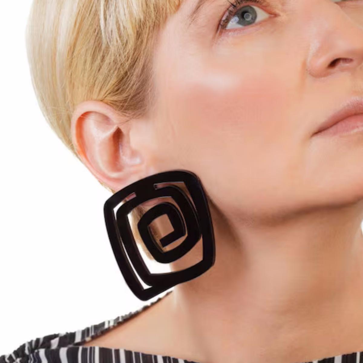 Qingdao 2026 Punk Geometric Retro Earrings: Fashionable European  American Ins-Style