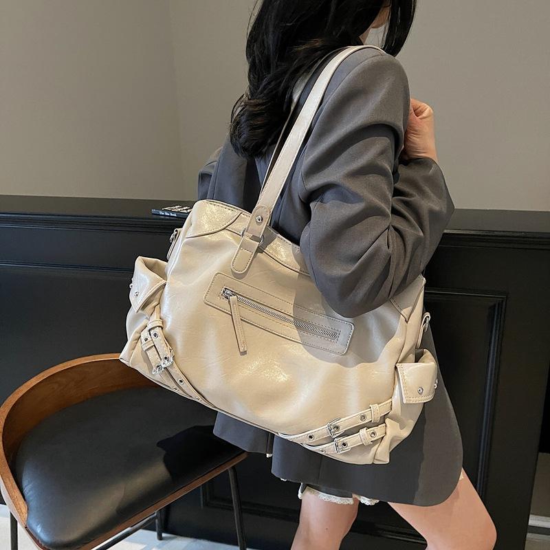Carefully Selected Fashionable Retro Style Large Capacity Bag, Spring New Simple Tote Bag, Versatile Single Shoulder Commuting Bag