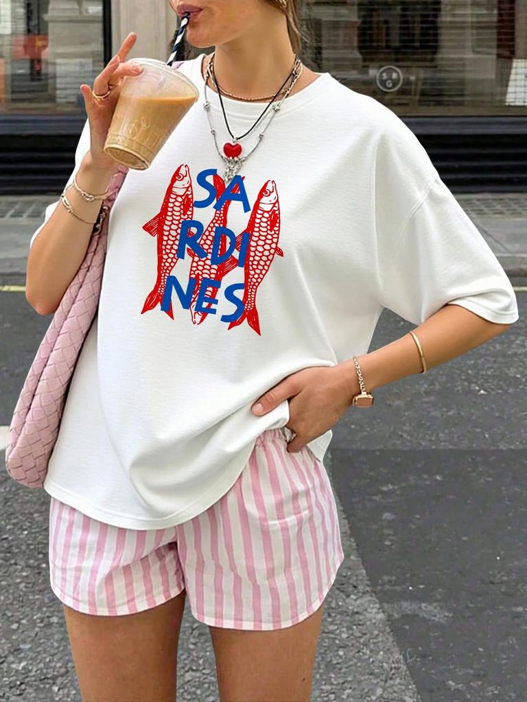 The Cartoon Sardine Letter Printed T-shirt Is a Casual and Versatile Top with a Style Suitable for Daily Neutral and Loose Wear