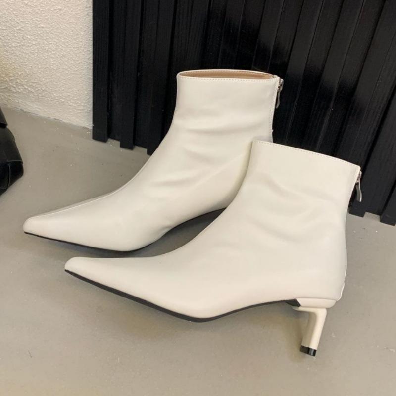 

2025 autumn and winter French retro pointed toe thin heel small short boots women s new temperament design thin boots ankle boots 39 бежевый