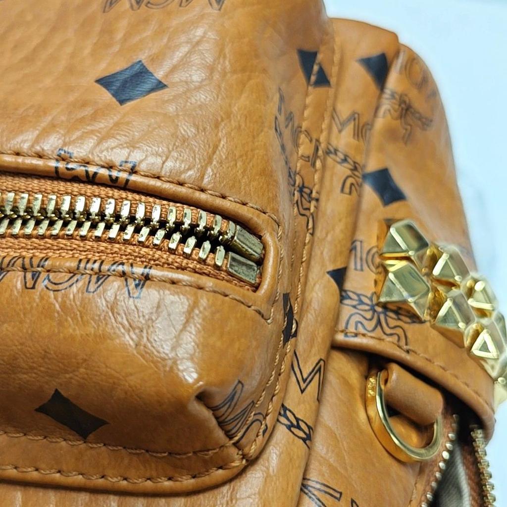 [Pre-Owned] Classic Allover Logo Studded Three-In-One Coated Canvas Shoulder Crossbody Backpack - Very Good #1IQOZOA
