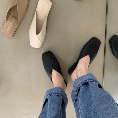Duży Rozmiar Płaskie Kapcie 2024 Lato Damskie Płaskie Buty Casualowe Outdoor Buty z Kwadratowym Noskiem Moda Wsuwane Muły Plażowe Damskie Kapcie