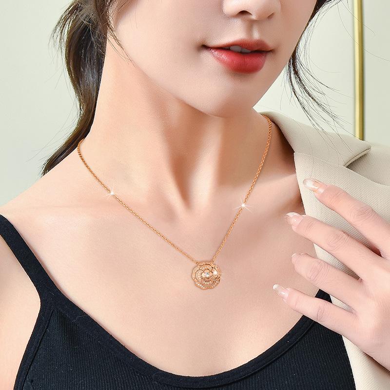 18K White Gold Rose Gold Stone Necklace Camellia Necklace Women'S Diamond Rose Collarbone Chain Batch