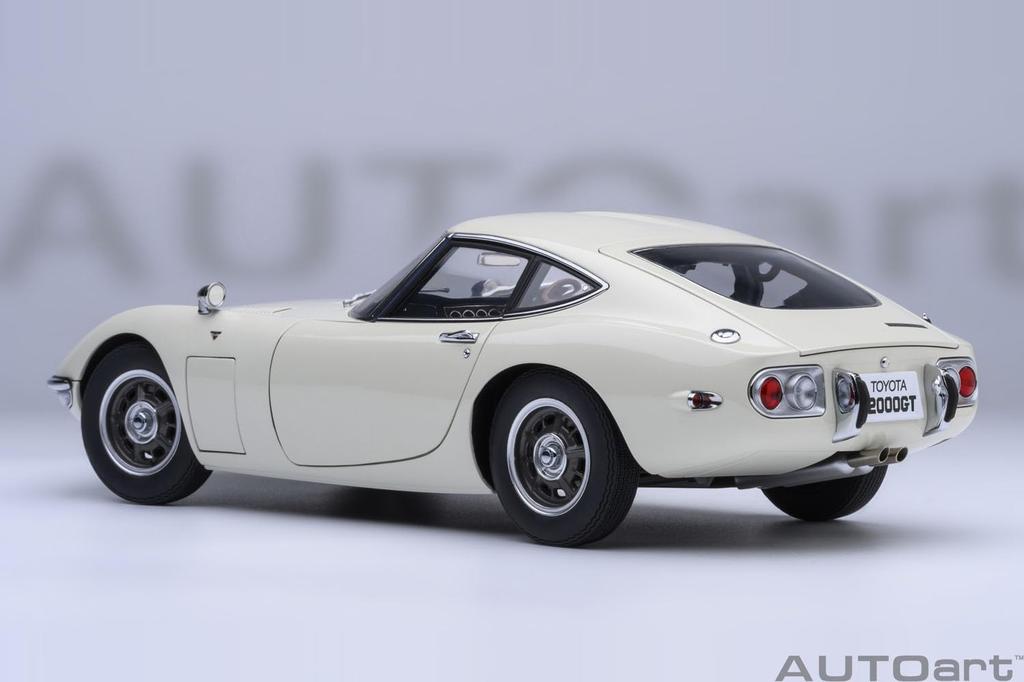 AUTOart Toyota 2000GT 1967 Completed Model 79546 (White)