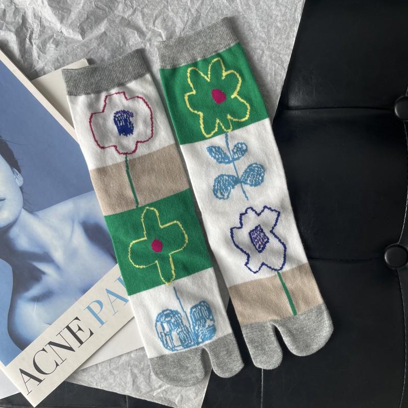 Trendy Japanese Multi-Color Jacquard Floral Tabi Socks - Cute Split-Toe Mid-Calf Design