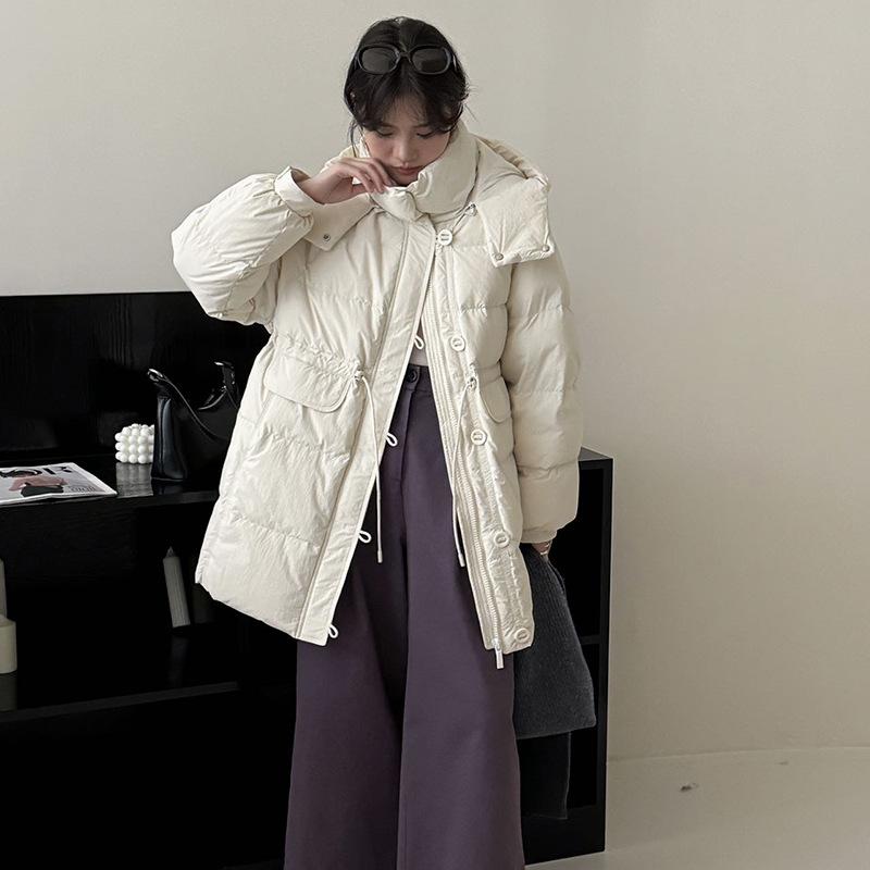 

Женский пуховик средней длины и высокого класса, новый 2025 года, с кулиской на талии, тонкое маленькое пальто, тренд S
