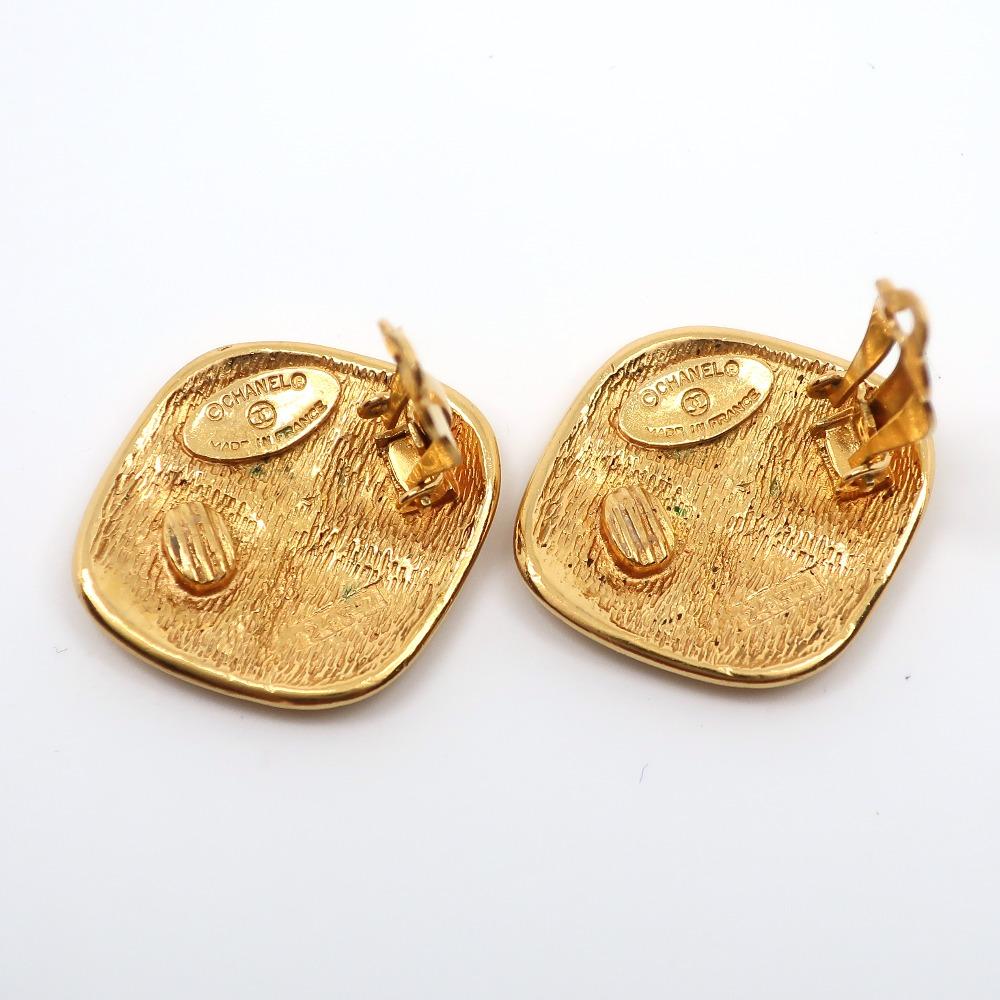 CHANEL Rhombus Earring Matelasse vintage Plated Gold 15.2g Women Used