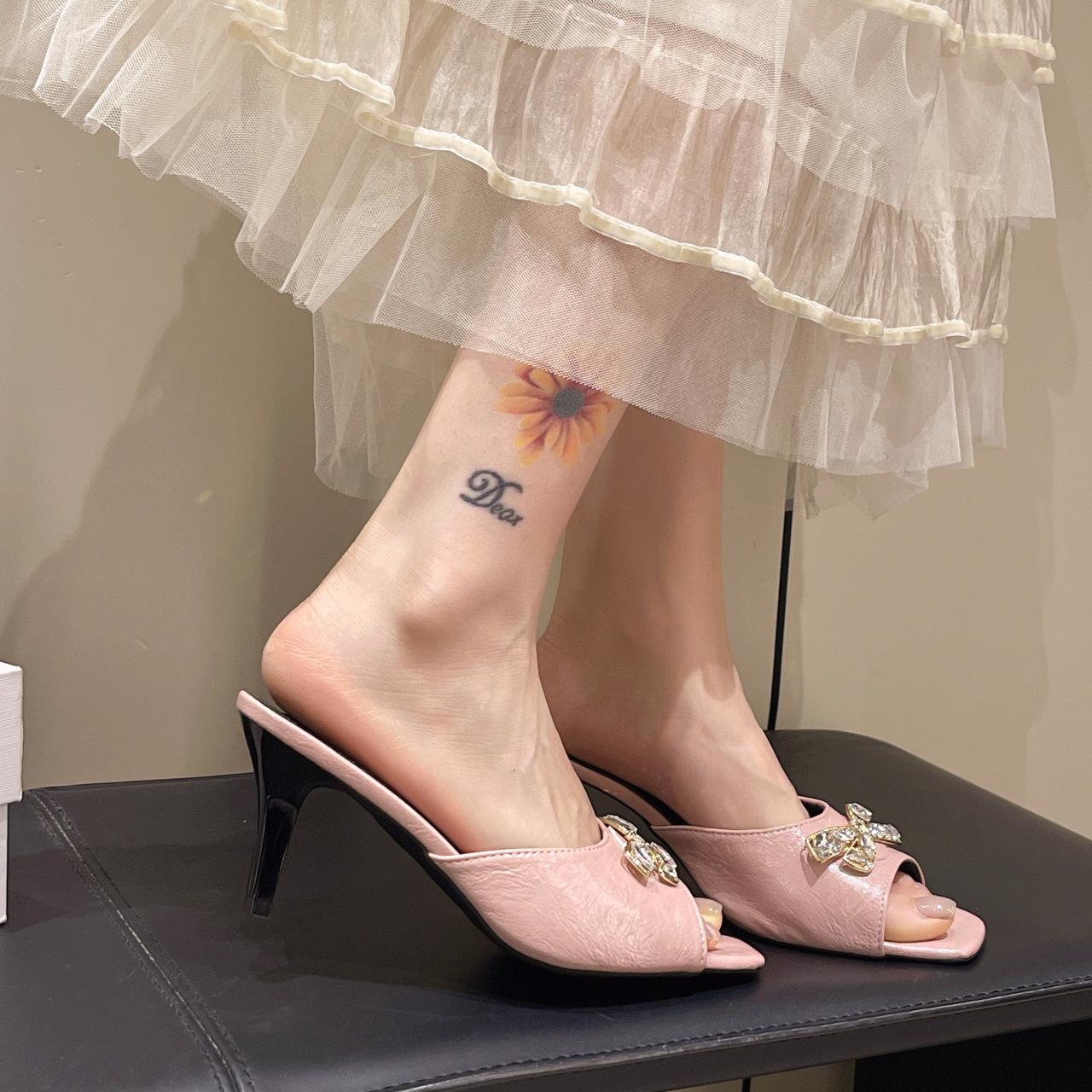 

Slipper women s summer 2025 new outer wear bow rhinestone square head simple versatile cool slippers women s shoes 35