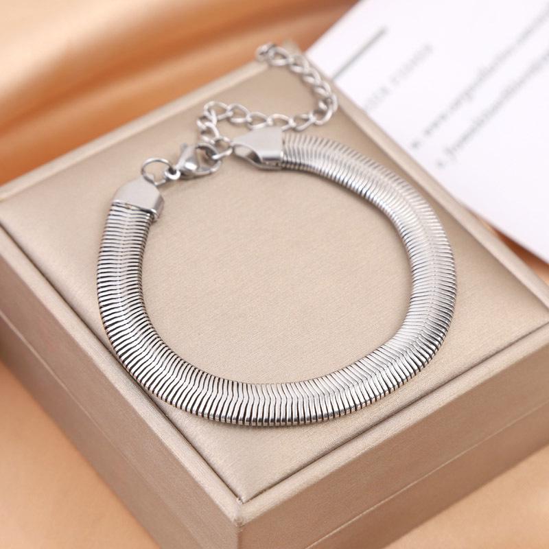 Elegantes Damenarmband aus Titanstahl - Stilvolles High-End-Design, Leichter Luxus, Vielseitiges Modeaccessoire