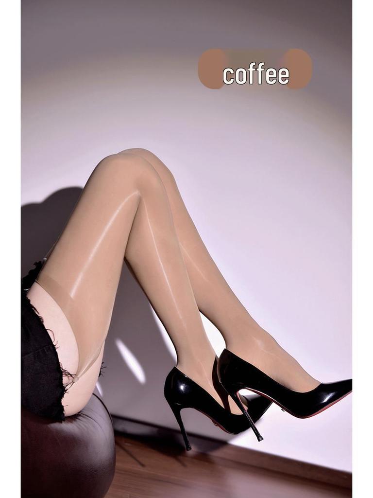 Petit Entremetteur Noir Transparent Mi-Mollet et Bas Cuisse Soyeux Huileux avec Chaussettes Hautes Genoux à l'Huile de Cheval.