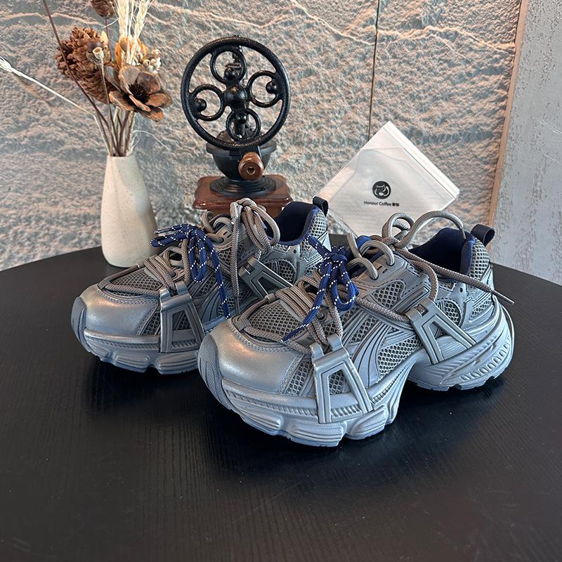 Suction Film Sole Dad Shoes Women's 2025 Autumn New Thick-soled Heightening Sports Shoes Women's Casual Commuting Versatile Shoes Women