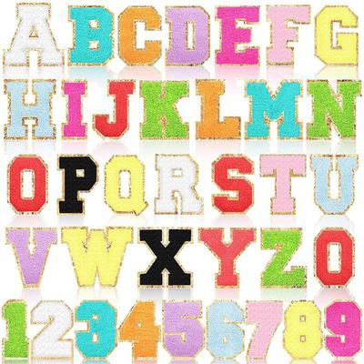 Patch ricamato in ciniglia multicolore Roaring Amazon con alfabeto e numeri e faccina sorridente