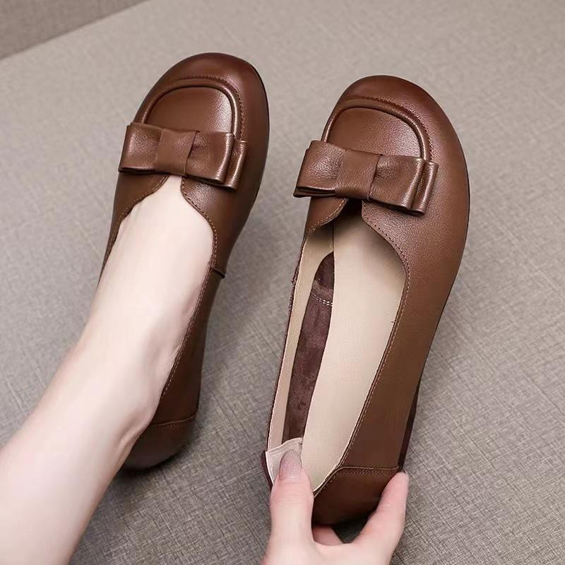 Shallow Single Shoes, Women's One-pedal Large-size Ladyshoes, Beef Tendon Soles, Mother Shoes, Spring and Autumn Models, Not Tired Feet, Soft Leather