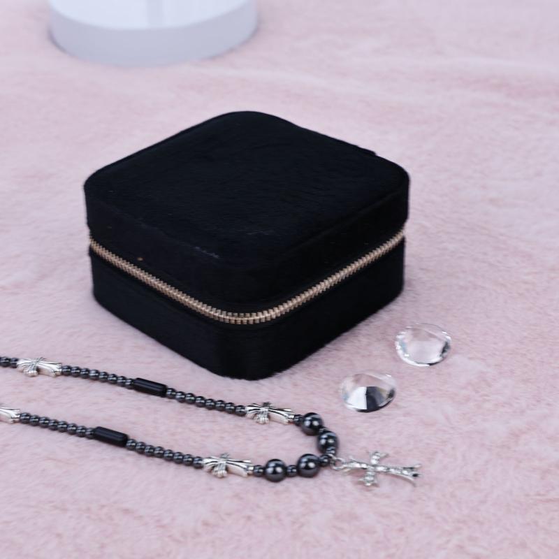 

Travel Portable Velvet Jewelry Box For Ladies; Necklace, Ring, Earrings Storage Case; Zip Square Organizer Holder